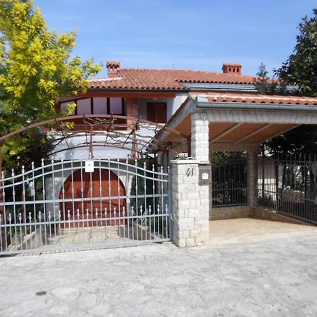 Apartment Beautiful-banjole-beachside-apartment-a1-150m-from-the-beach Banjole