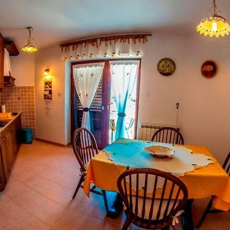 Beautiful-banjole-beachside-apartment-a1-150m-from-the-beach Apartment