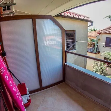 Apartment Beautiful-banjole-beachside-apartment-a1-150m-from-the-beach Banjole